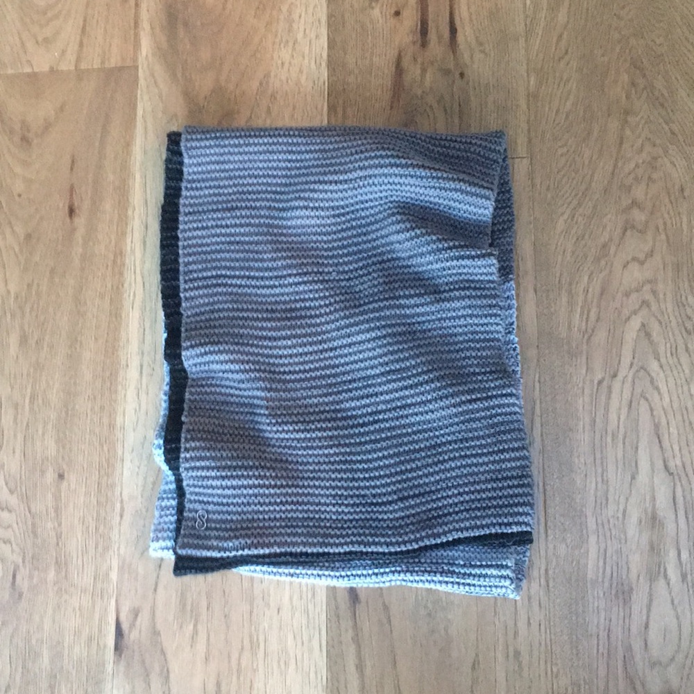 Black and grey scarf